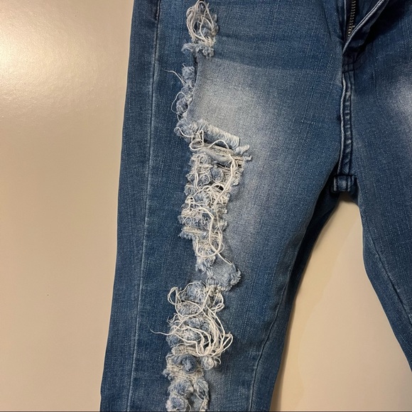High Rise  Destructed Jeans - Picture 2 of 8